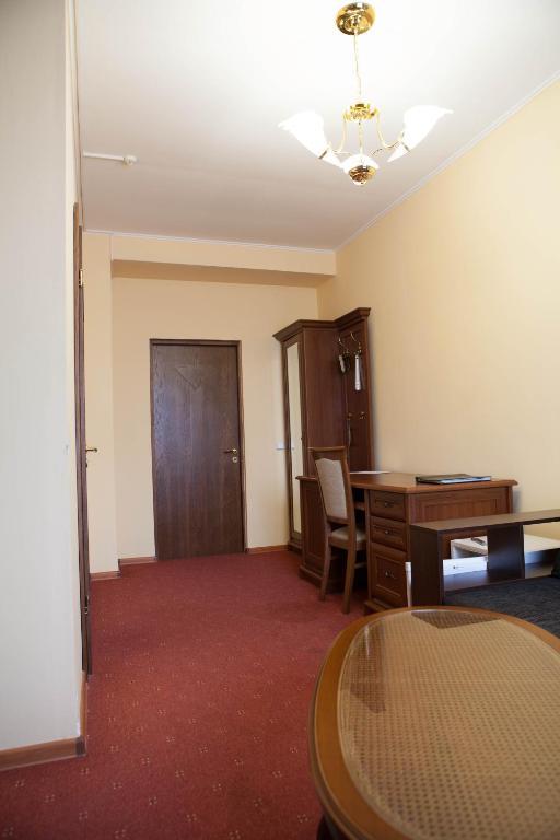 Ялинка Готель Vyshkiv Exterior foto